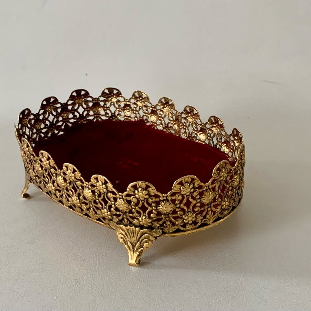 mid century vintage Ornate Gold Color Filigree Metal Stand - Picture 9 of 11